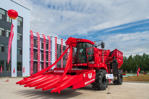 我國首臺 套 重型鉸接式鮮食玉米聯合收獲機下線