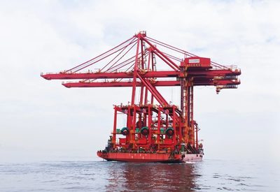 海西重機2臺岸橋、6臺輪胎吊發運